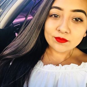 Meet your Posher, Cintia